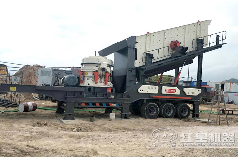 輪胎式圓錐移動(dòng)破碎站現(xiàn)場(chǎng)