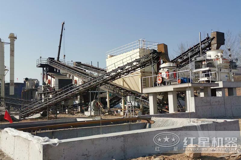 300圓錐破碎機現(xiàn)場