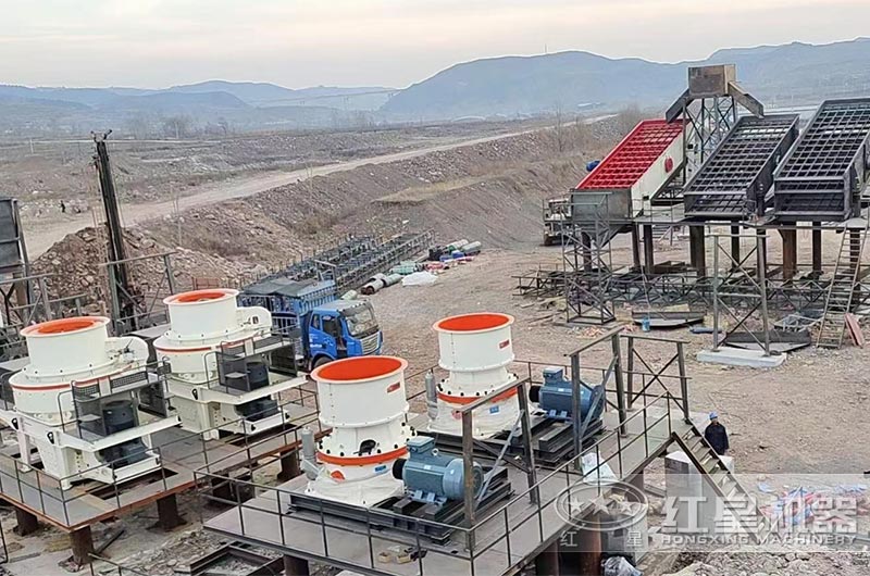 315圓錐破碎機現(xiàn)場