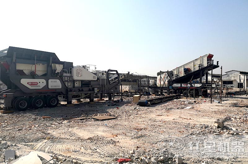 二合一移動(dòng)破碎生產(chǎn)線(xiàn)用于建筑垃圾再生處理現(xiàn)場(chǎng)