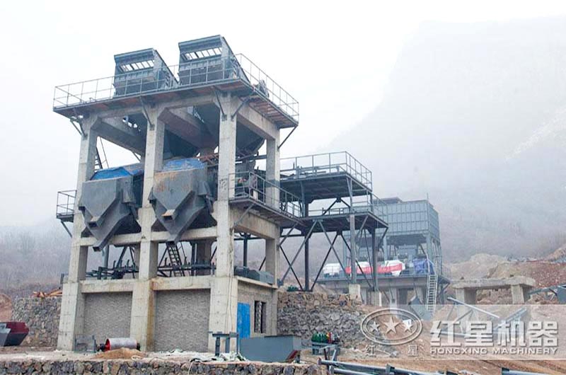 泉興時產(chǎn)300噸樓站式制砂機生產(chǎn)線項目現(xiàn)場