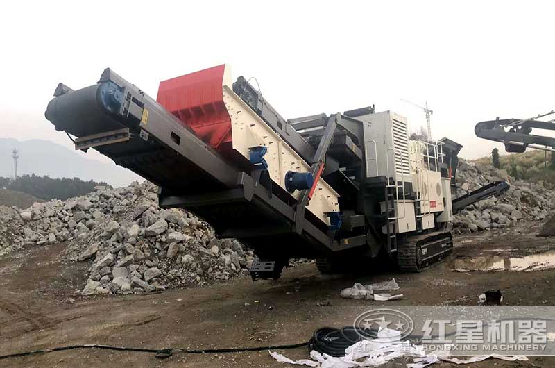 聯(lián)合式移動(dòng)破碎站作業(yè)現(xiàn)場(chǎng)