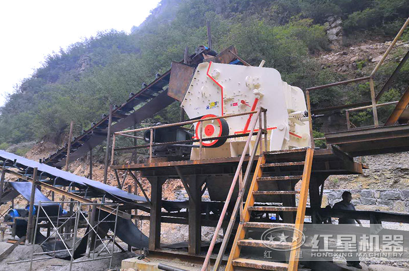 反擊破機(jī)制砂生產(chǎn)線現(xiàn)場(chǎng)