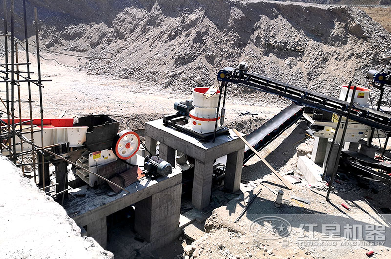 花崗巖制沙石全套設(shè)備生產(chǎn)現(xiàn)場