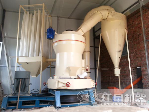 葉臘石磨粉機現(xiàn)場圖