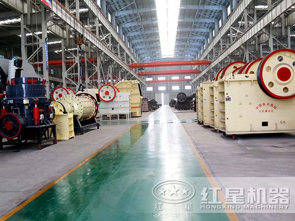 風化巖破碎機生產(chǎn)車間