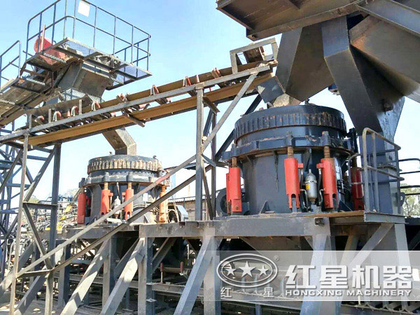 全液壓圓錐碎石機(jī)現(xiàn)場圖