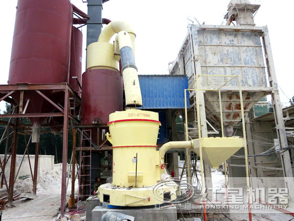 膨潤(rùn)土雷蒙磨粉機(jī)現(xiàn)場(chǎng)圖