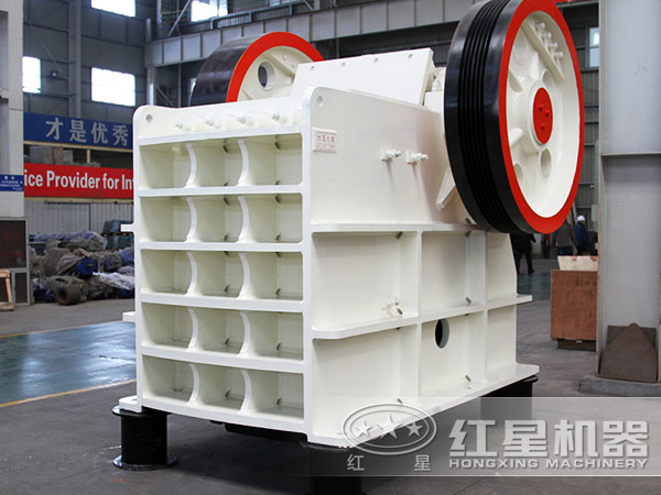 顎式破碎機(jī)側(cè)面圖