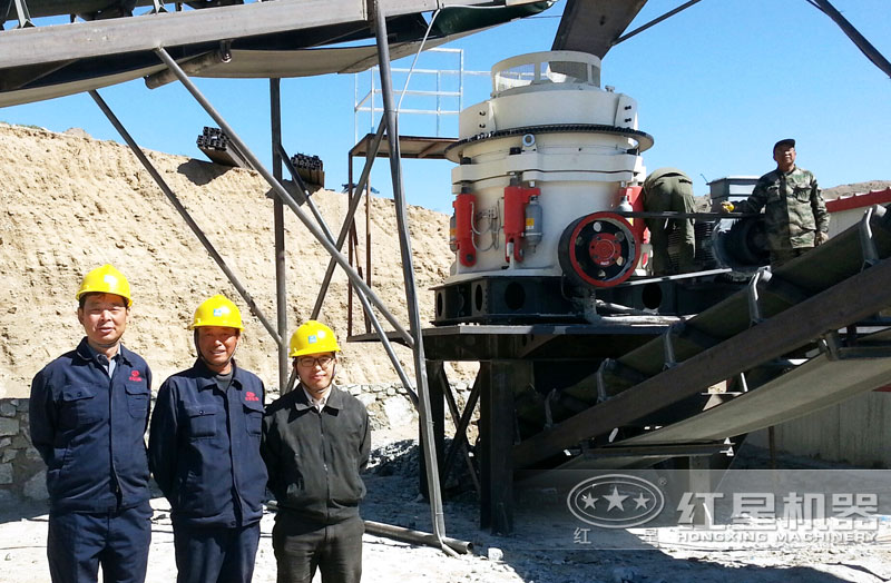 多缸液壓圓錐破碎機(jī)現(xiàn)場圖