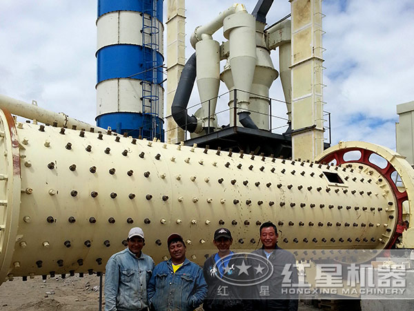 球磨機(jī)現(xiàn)場(chǎng)圖