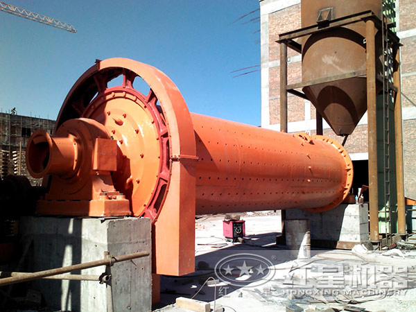 節(jié)能球磨機(jī)現(xiàn)場圖