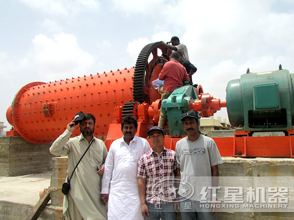 球磨機(jī)現(xiàn)場圖