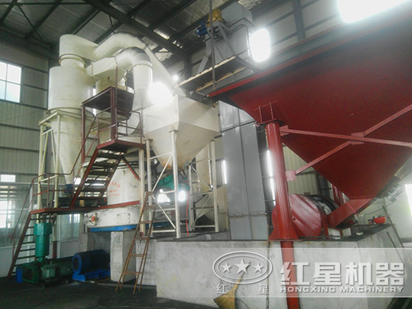 葉臘石磨粉機現(xiàn)場圖2