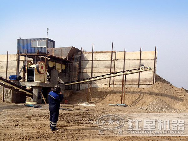 顎式破碎機(jī)現(xiàn)場(chǎng)圖