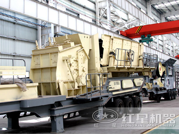 反擊式移動碎石機(jī)